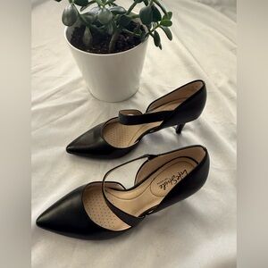 Life Stride Classic Black Heels, size 10W